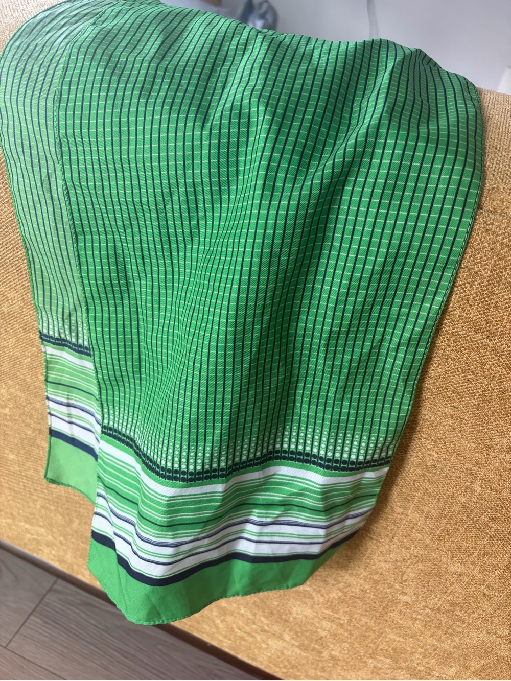 Bright Kelly Green Striped Women’s Scarf GUC